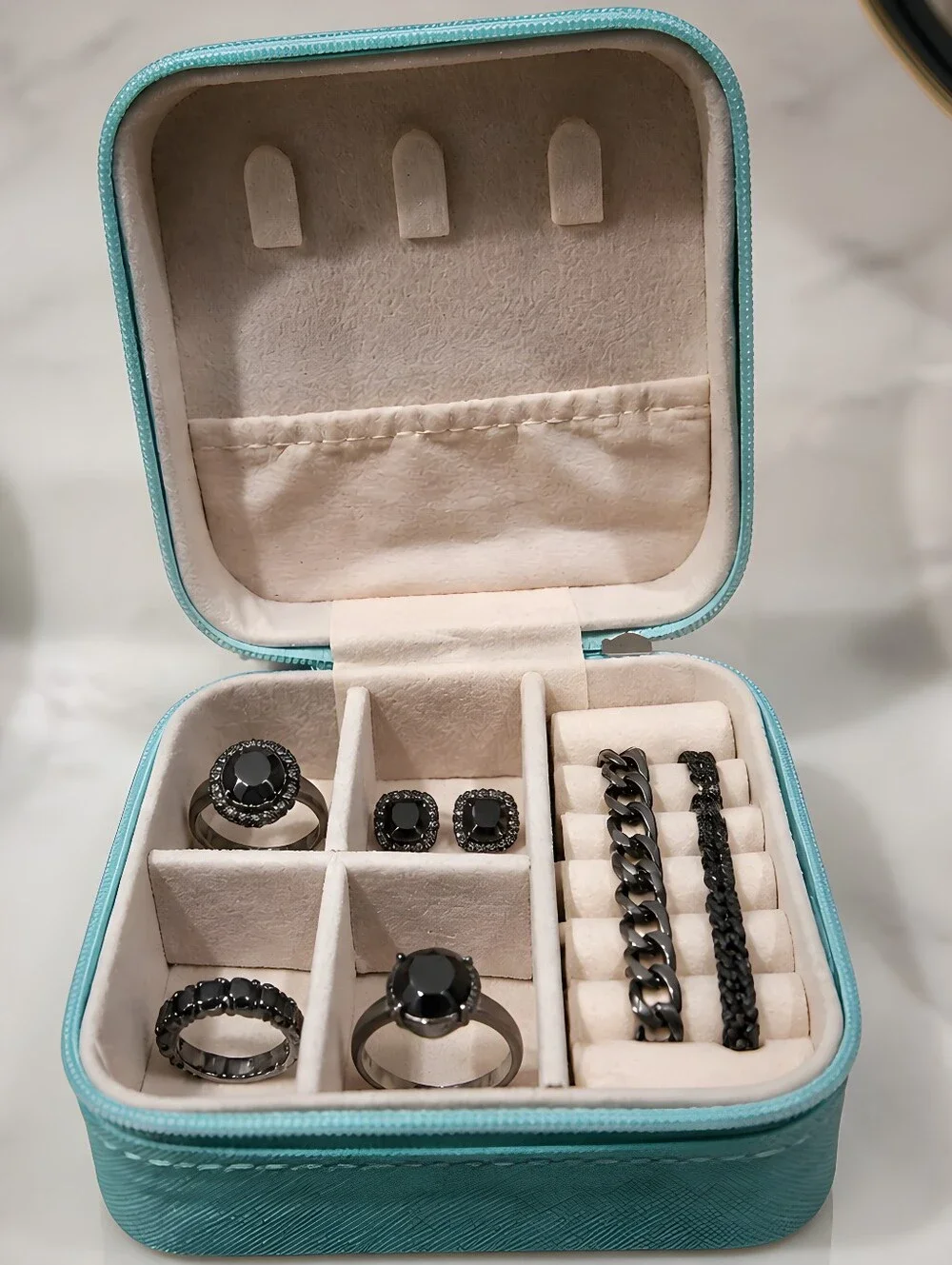 NWOT square mini travel jewelry box organizer featuring a zippered closure